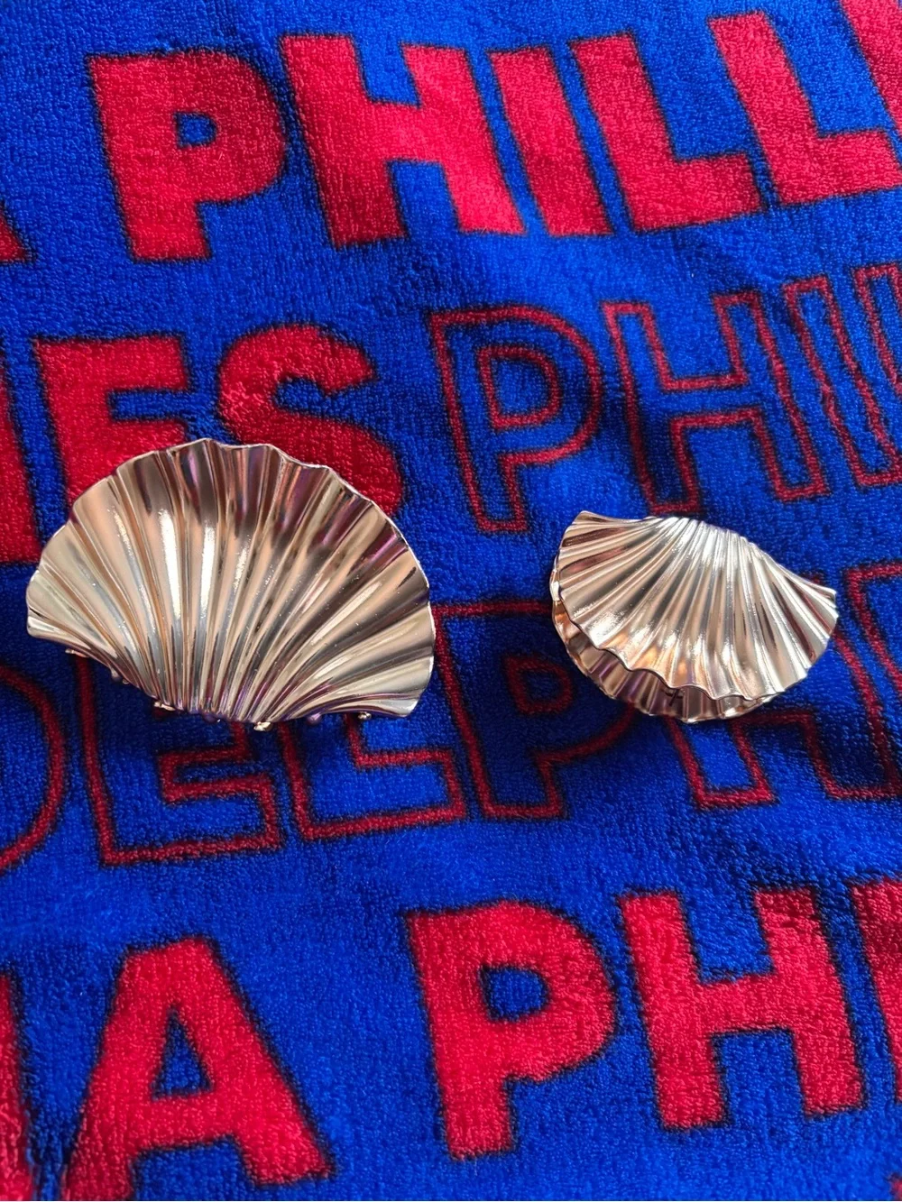 Seashell-Shaped Gold hair clips - Women Accessories